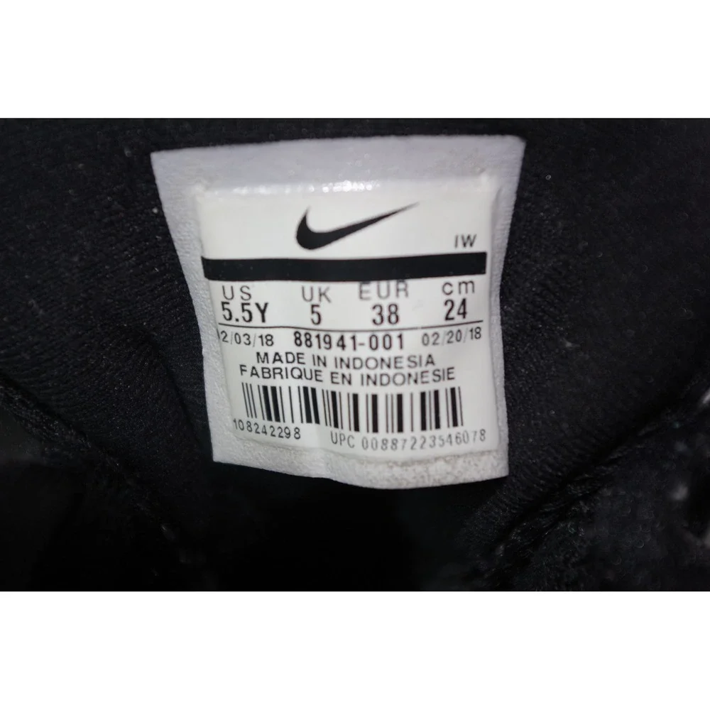 Nike Team Hustle D 8 Black Silver Kids Basketball Shoes Size 5.5Y